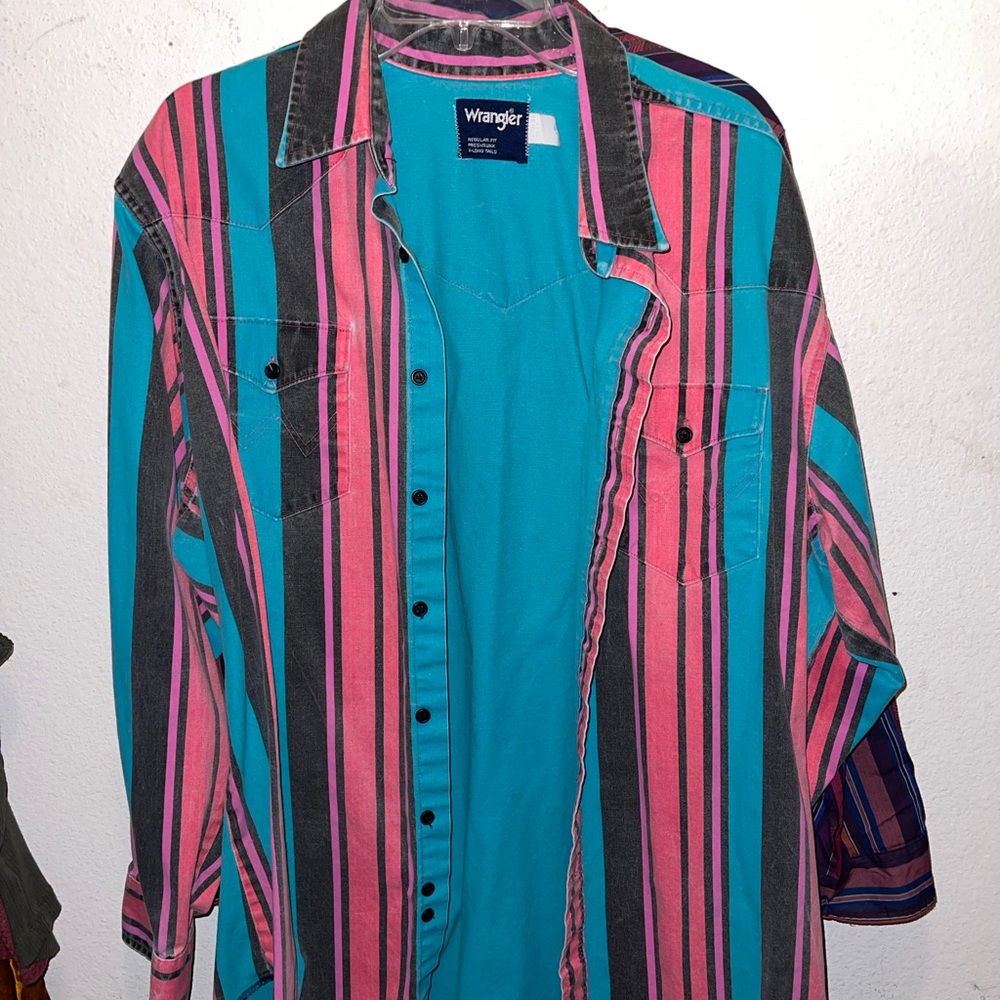 Vintage Wrangler Turquoise and Pink Pearl Snap
